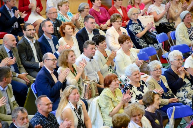 Jubileusz 100-lecia Szkoły - „Wspomnień czar” - część artystyczna podczas uroczystych obchodów Jubileuszu Szkoły